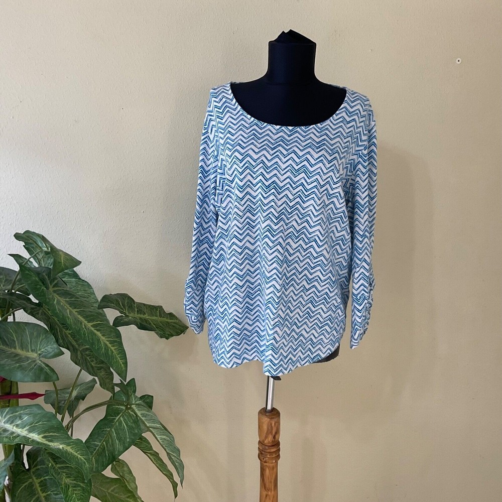 Chico's Tunic Top 3 (XL ) Long Sleeve Blue White Chevron pattern Jesery  Knit